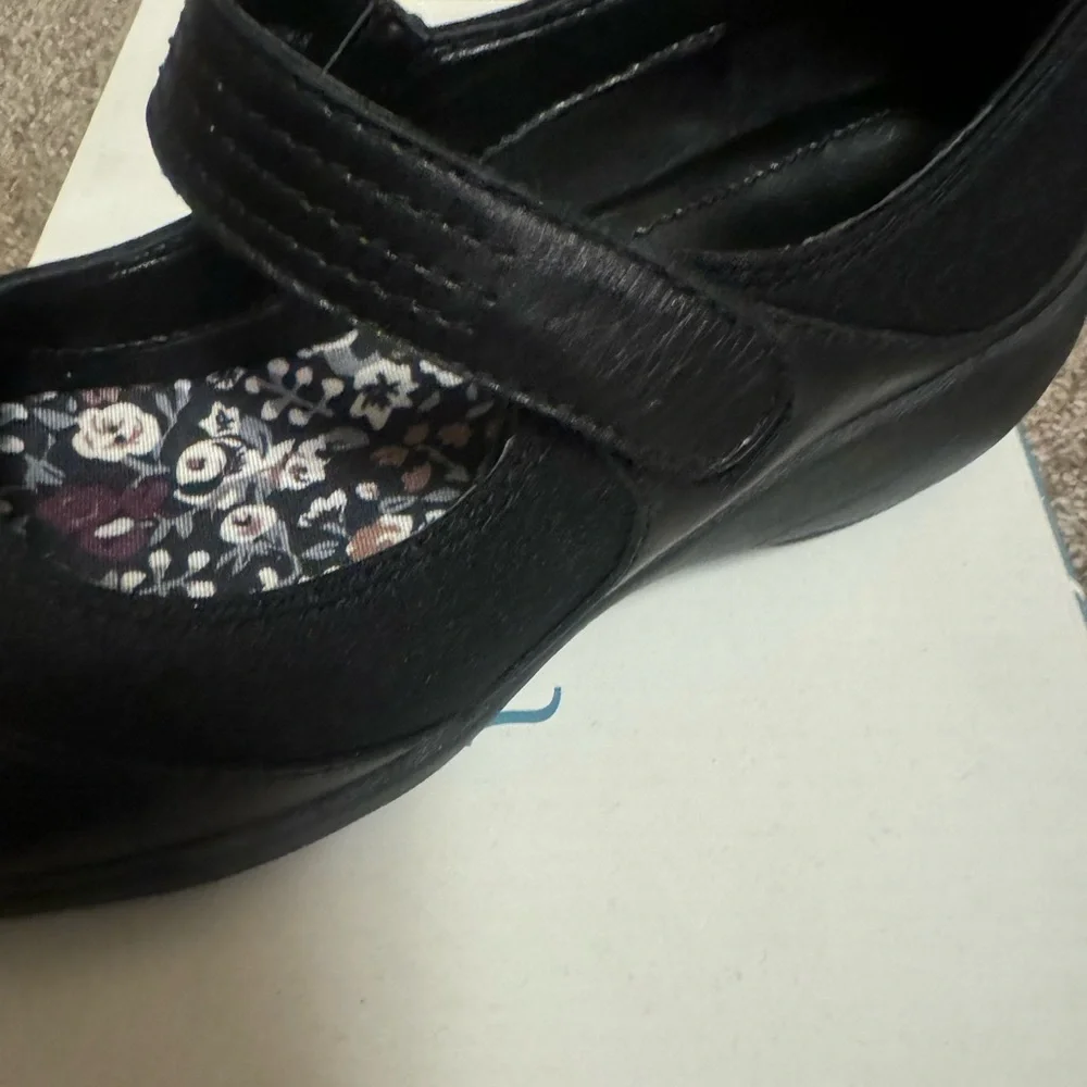 Eurostep black shoes size 6.5. New in box worn once. - Picture 3 of 8